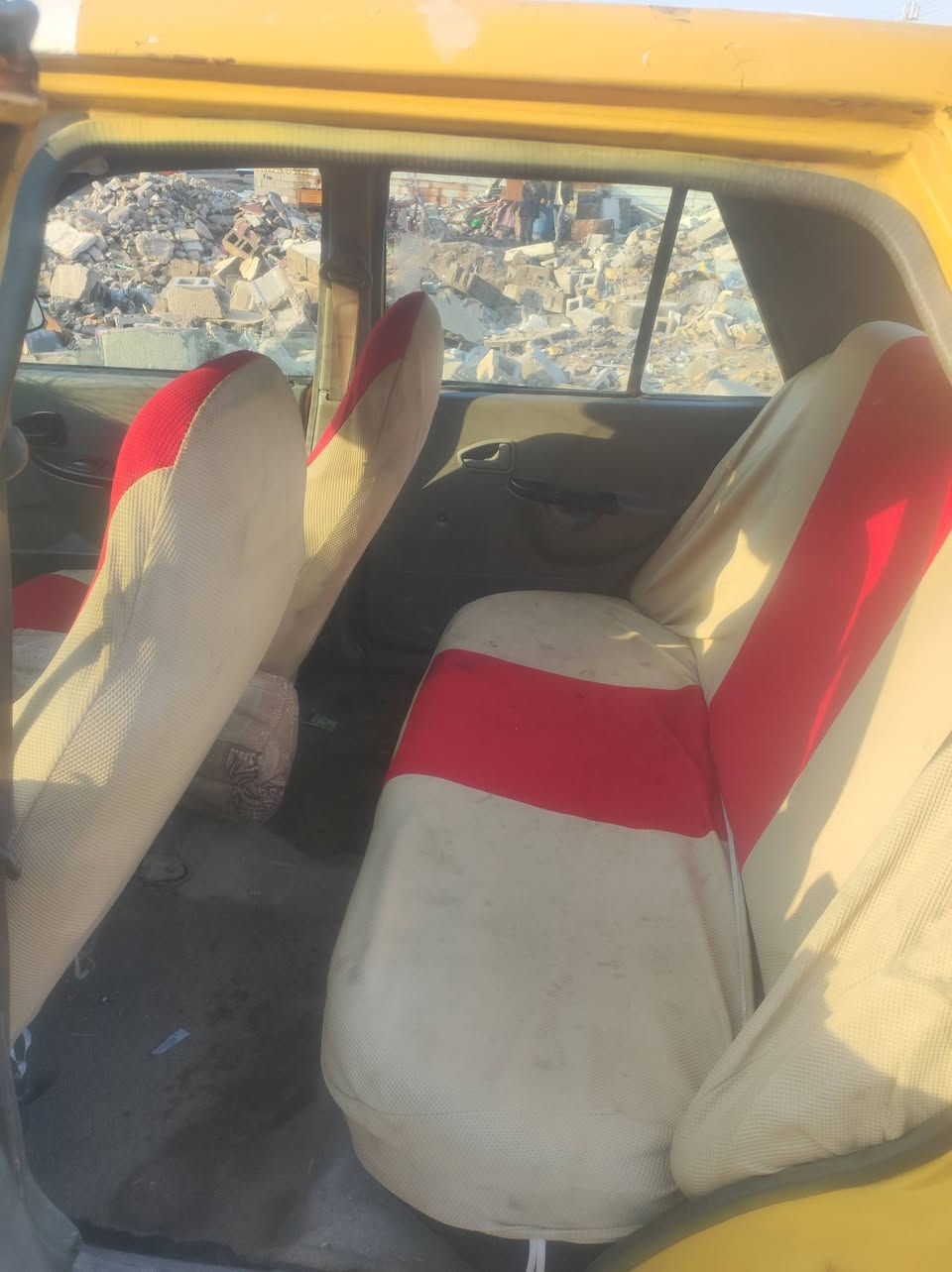 سلام عليكم سايبه للبيع مديل ١٥ مكينه كفاله لكير نمره رابعه ماتجي سنويه ٢٧ تحويل ثاني يوم  سياره مابيه اي خياس بيه بس ضربه خفيفه بل صندوك لوره سعر ١٧ بيه مجال ***********
