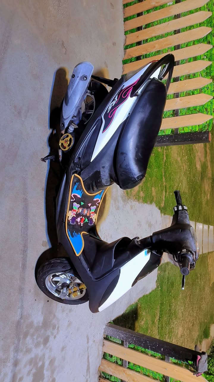 ماكس عدله بلادي رنبه كفراته الاصليه موجوده 
بوشه بلاد
دراجه جديده وتخبل . مكاني الزعفرانيه ***********
