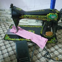 مكينة خياطة • نضيفه • شغاله