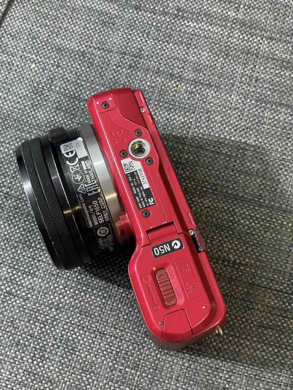 للبيع او المراوس sony nex 3
السلام عليكم ، كاميرا سوني ميرورليس مع عدسة سوني e mount 16-50 , شاشة متحركة ، اوتوفوكس يتتبع الوجه والابتسامة ، مع شاحنة وبطاريات ٢ الكاميرا والعدسة شغالات بشكل ممتاز بدون اي مشاكل 
السعر ٢٠٠ الف بيع او مراوس بشي اعلى وانطي فرق 
عنواني بغداد رقمي *********** ( لا يتوفر توصيل)
