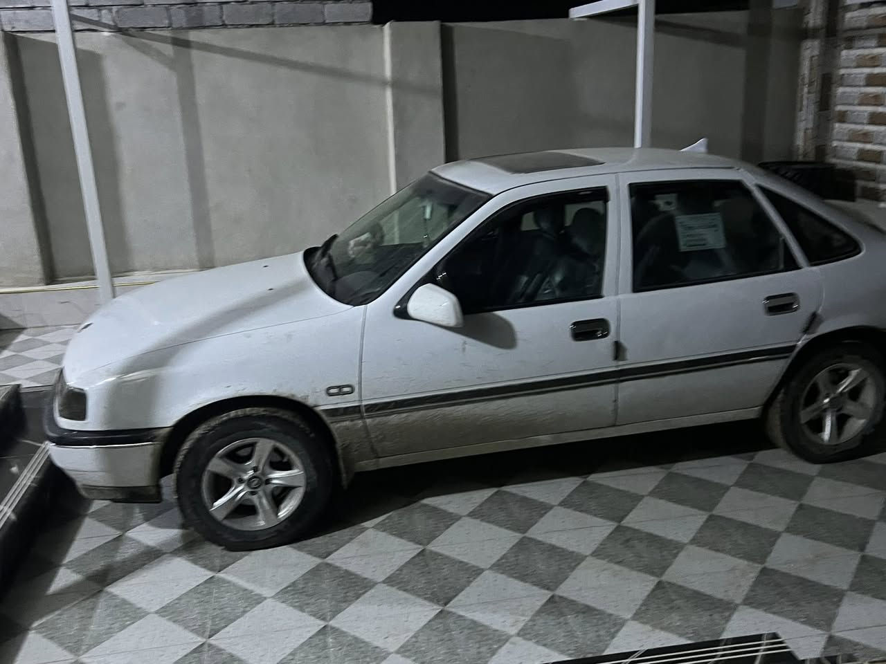 السعر 48$ 
حجم 20 
صبغ دواير ودوسات. 
تصليح خيسان الاسفل. 
ويلكب مسطره جديد 
دوشمه جديده. 
ارضيه جلد جديد. 
رقم اخضر. 
باسمي. شرط التحويل 
عليها غرامه 50 الف. ينزل من سعرها 
***********. ناحية ربيعه.
