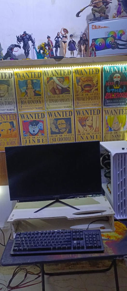 سلام عليكم pc للبيع 
موصفات الpc 
Cpu ci5 12400f 
Gpu rtx2070 8 gb 
Mb msi pro b760M-E ddr4 
Ram t.force 23gb 16x2 3600 
M.2 samsung 980 PRO 500 GB
ssd1000 GB
ssd250 gb 
Cooler acse 240mmتبريد مائي 
بورسبلاي 650 w 
شاية 1080 75Hrtz HOEDD.A
Ups online 1KV 
UPS 2000w 
بلضافة ماوس عادي وماوس ثاني لوجتك G903
وكيبوردين واحد منقوش وثاني عادي 
 كيس لونة ابيض ماعرف لماركة مالتة مثل ما موضح بصور 
تجي وتفحص  حرارة الكرت 71 متعبر  
السعر مليون وربع وبي مجال ابيع شلع مابيع قطع اذا بس الكيس ابيع بمليون 🙂 لان ابيع شلع 
متواجد على فيس 
هذا رقمي بي واتساب‏‪***********‬‏
