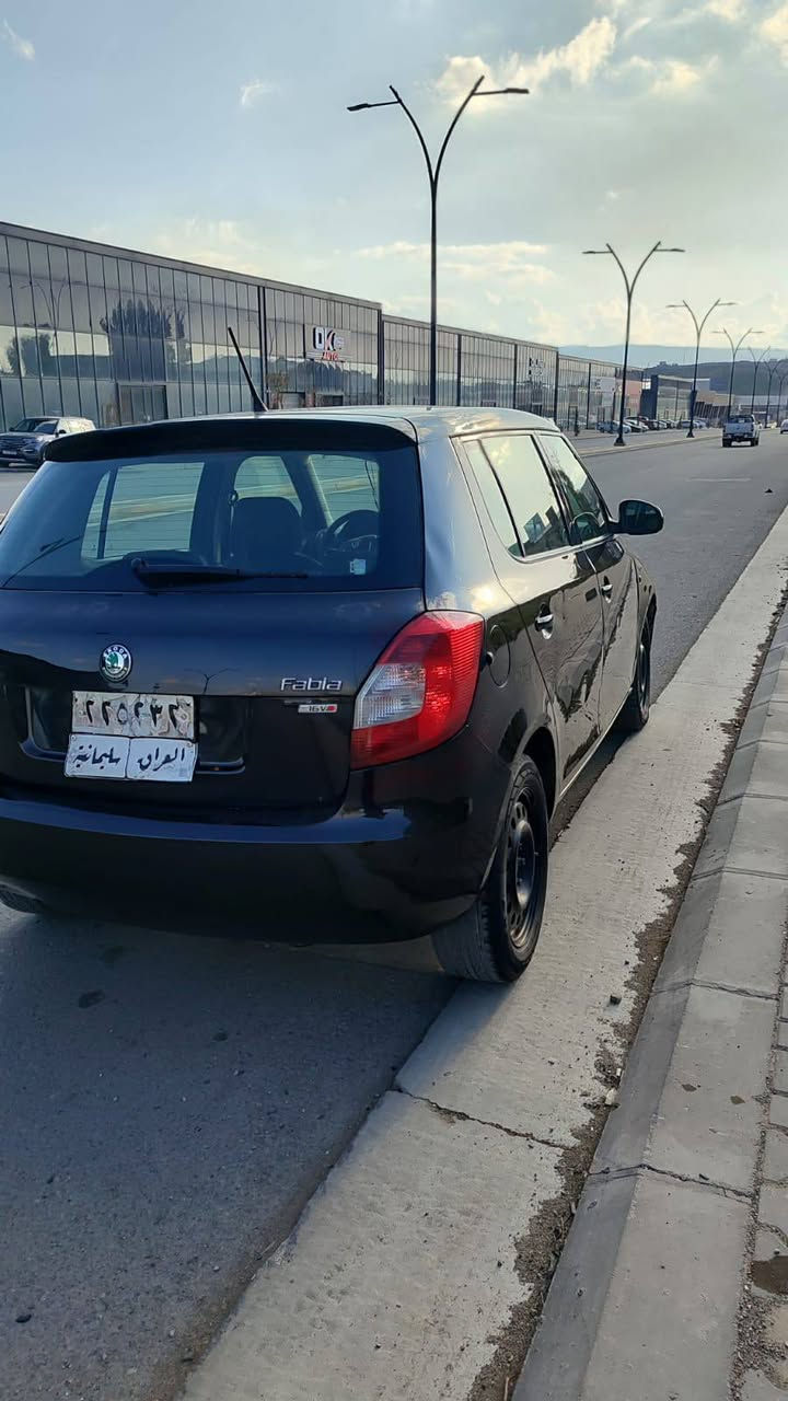 شکۆدا فابیا
٢٠١٣
ڕەش
دوو پارچە پارچە بۆیاخ بێ ناوگرتن
چوار جام کارەبا 
گێچی دیجیتاڵی 
گێچی گەورە
ئاوێنە هیتەر
مەکینەی ١٦ زنجیر کراوەتەوە بەشەرت
٦ گێر 
ئۆتۆماتیک و عادی  و سپۆرت 
تەبرید بەشەرت
سەنەوی بەسەر چووە
*********** السليمانية, العراق
