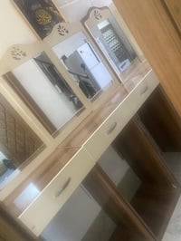 ميز مرايه • مستعمل • نظيف