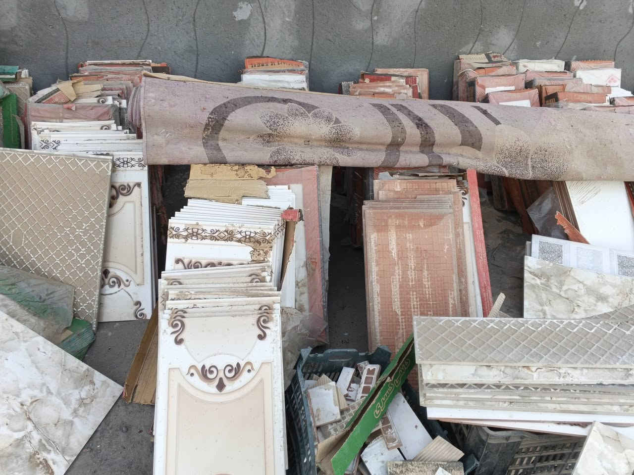 سلام عليكم اخوان سيراميك جداري مال استقبال ومال صاله ومال صفحت درج للبيع كله جديد ونضيف اللستفسار *********** ابيعه شلع 👍
