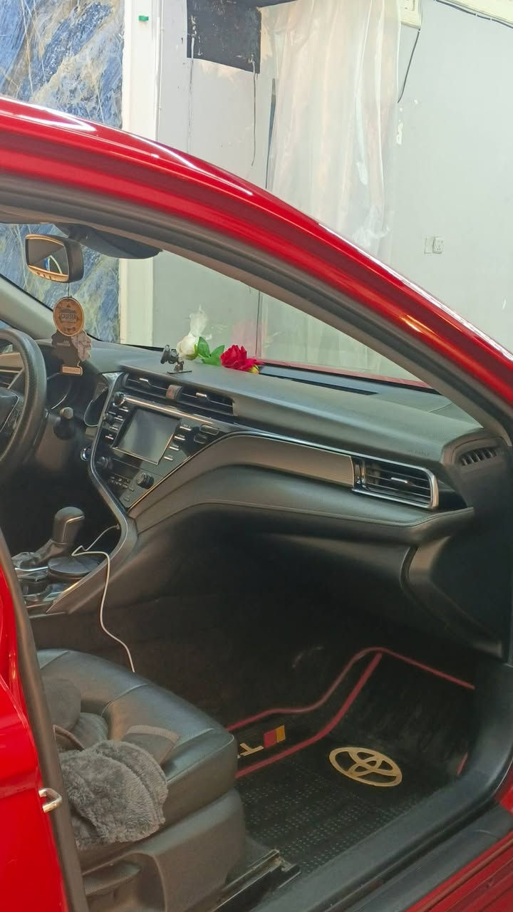 تيوتا كامري موديل 19 se للبيع ضرره جاملق فقط بدون دواخل وحادثه بصيط بدون ايرباك  مكينه كير بوضع الشركة مواصفاته فتحت سقف بصمه بصمت أبواب رادار وتثبيت سرعه/سياره ماتصرف عليه ربع عنواني بغداد رقمي ***********
