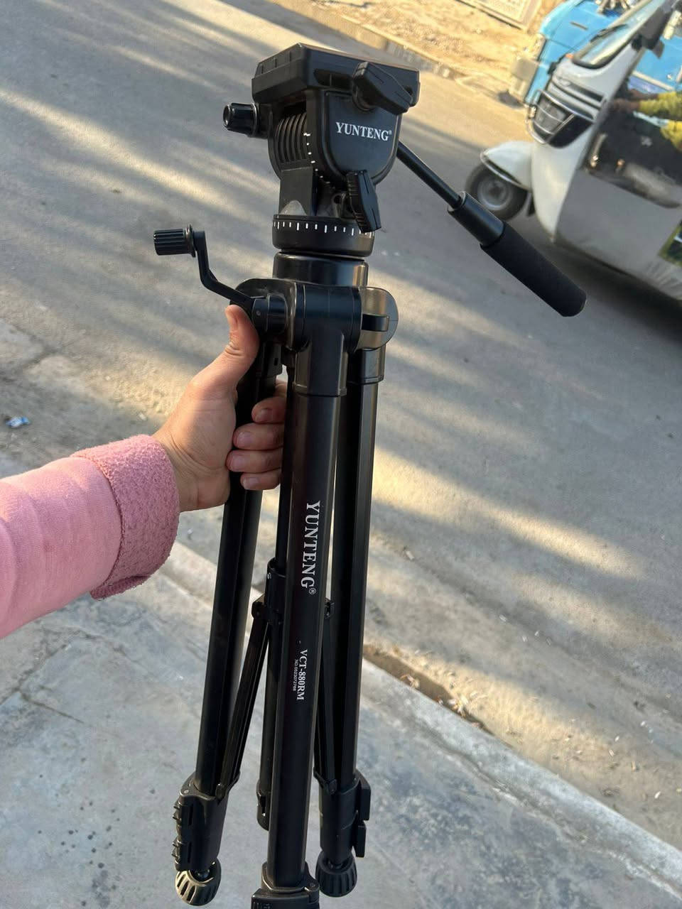 ستاند معدن كلش قوي كبان وجك نضافة 95% تجي ويا جنطته الخاصة  شي حلو
يرهم لكاميرا سوني أو نيكون أو كانون أو أي نوع من الكاميرات كلش مرتب  فخم ماخذه ب 100 هسه اريده ب 75 وبي مجال قليل   مكاني بغداد حي العامل ***********
