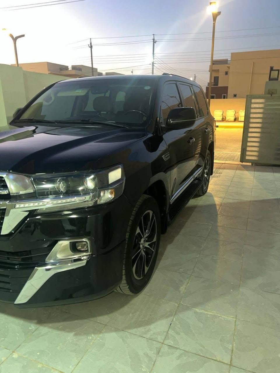 للبيع
تويوتا لاندكروزر GXR V8 موديل 2021
خليجي وارد البار – بحالة ممتازة جداً

المواصفات:

* محرك V8 سعة 4.6
* دبل ثقيل وخفيف
* قير أوتوماتيك
* تشغيل بصمة
* شاشة + كاميرا + حساسات
* تبريد وتسخين مقاعد
* ثلاجة
* مقاعد جلد
* فتحة سقف
* ممشى (اكتب الممشى هنا)
* اللون: أسود
* السيارة نظيفة جداً ولا تشكو من شيء
السعر/٥٣بيه مجال 
للاستفسار مراسلة خاص أو اتصال
***********
