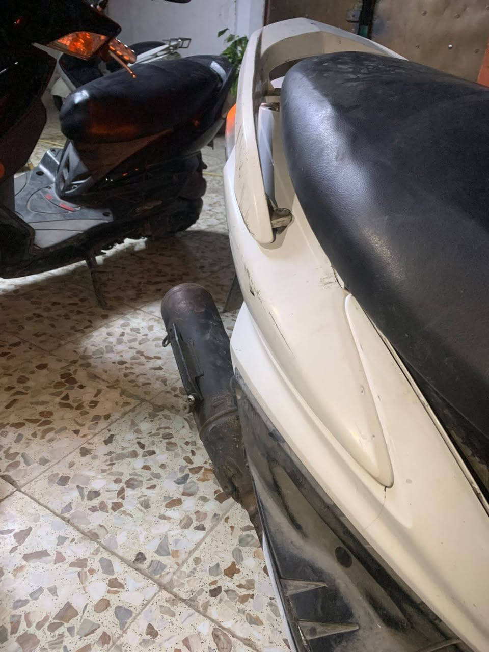 سلام عليكم سكنس فحل للبيع مكينه بلاديه برغي ممفتوح بيهه هربائياتهه كلهه شغاله عوزهه شوي ترتيب السعر 475 وبيهه مجال للاستفسار ***********
