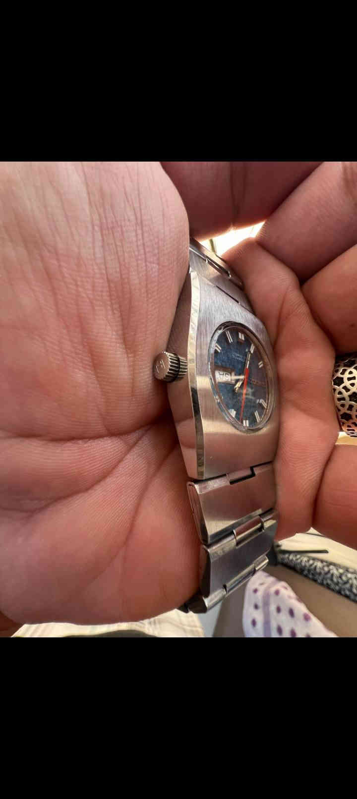 ساعه ساندوز سويسري اصلي فنتج 1965
اوتو  مع نصب نظافته فول مينا فيروزي 
ساعه كل شي اصلي بيه القطر 35
ساعه 25 حجر
صدكوني مجرد اهز الساعه تشتغل 
مرتين أو ثلاث مرات لبسته فقط لكن نويت ابيعه علمود بناء وبالعافيه على صاحب النصيب  
للبيع ***********

