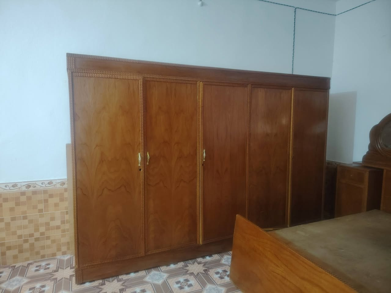 من رخصت لادمن السلام عليكم اخواني يوجد غرفة نوم فصال القائم حشب حطاطه السعر 650 وبيه مجال المكان قضاء الرمانه التواصل التصال هاذي *********** أو خاص
