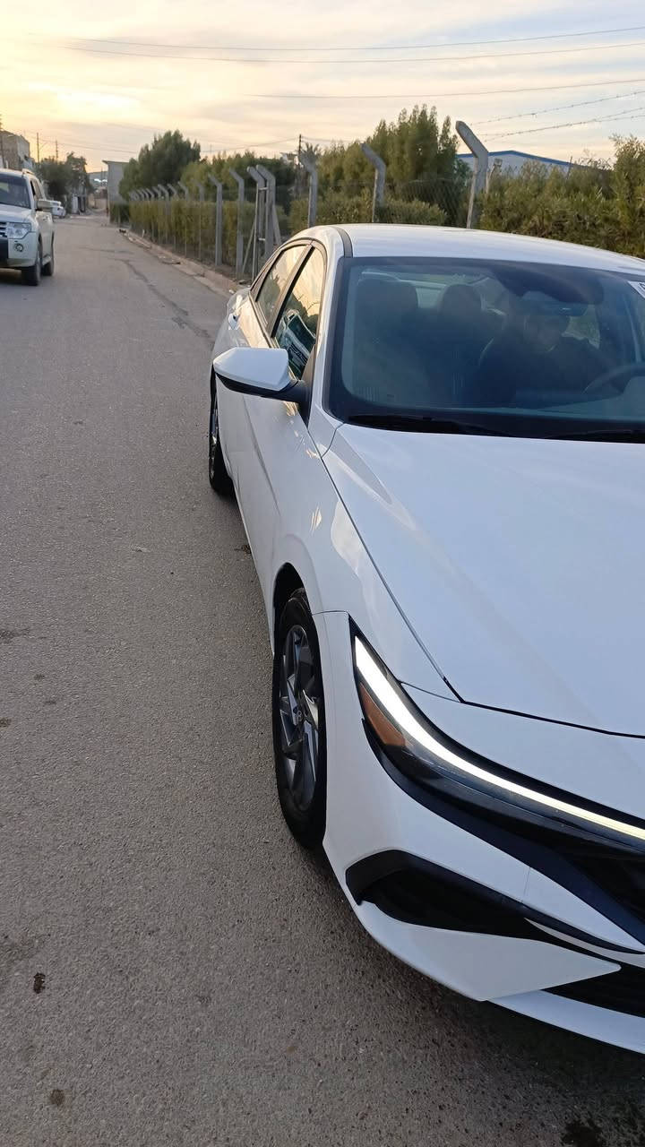 السلام عليكم النتر موديل 2024 دخول جديد رقم جديد كامله مكمله بسمي تحويل ثاني يوم هايبرد بانزين ماشيه 22 الف فول مواصفات عدا الفتحه سايد بريك كهرباء كامرات الحادث مرفق بالصور السعر 167 وبيها مجال *********** العنوان بغداد
