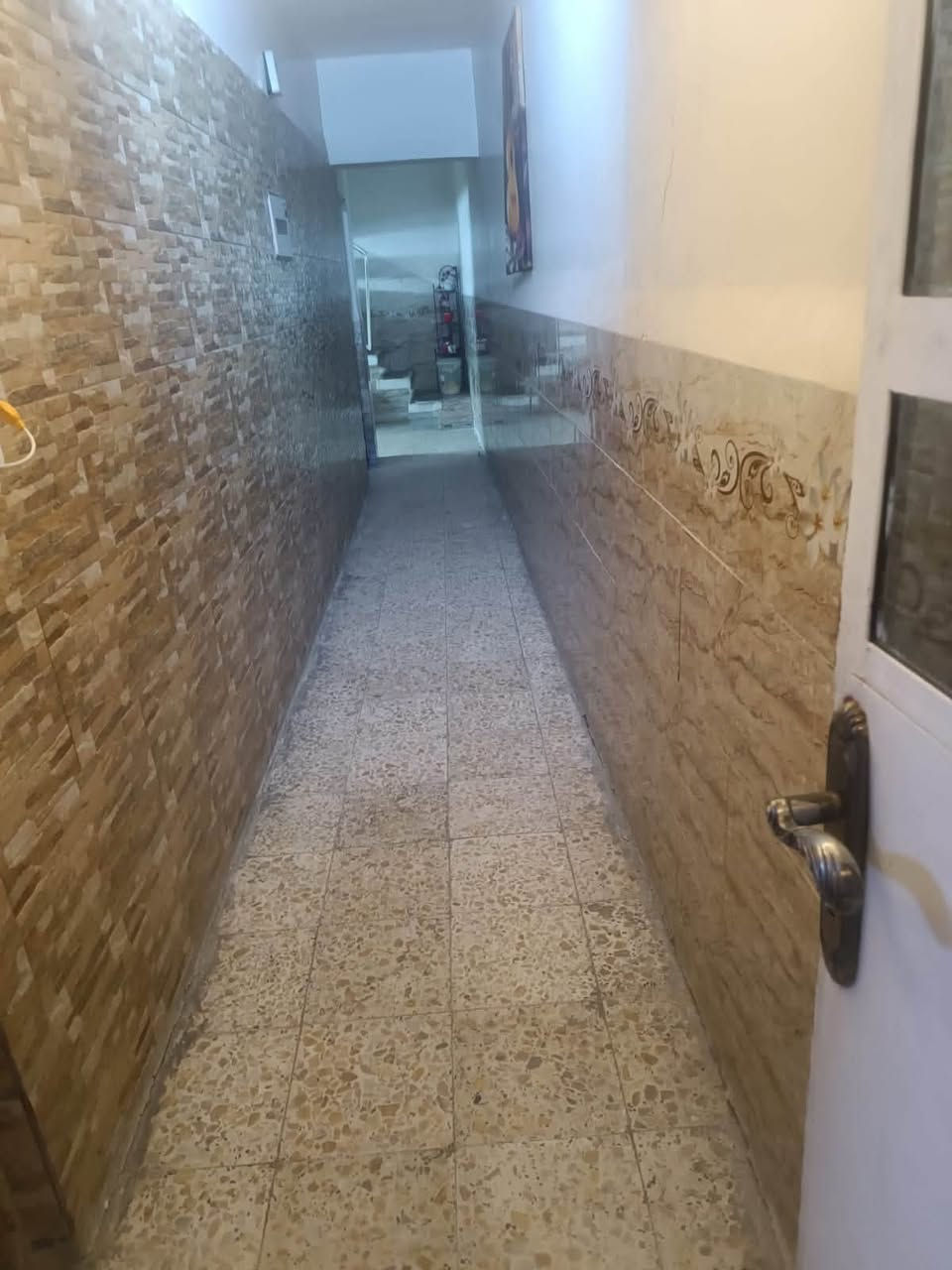 سلام عليكم
دار للبيع منطقه شهداء البياع شارع المضخه الثاني ب فرع طرشي الشام قريب ع شارع واجه البيت 5/75  سته الع ربع ونزال 25  طابق ارضي طارمه استقبال غرفه نوم ومخزن خارجي صحيات ثنين طابق ثاني غرفه واحده فقط بناء البيت قديم ابيع ب سعر كاع بس هوه صالح للسكن استفسار 
***********
