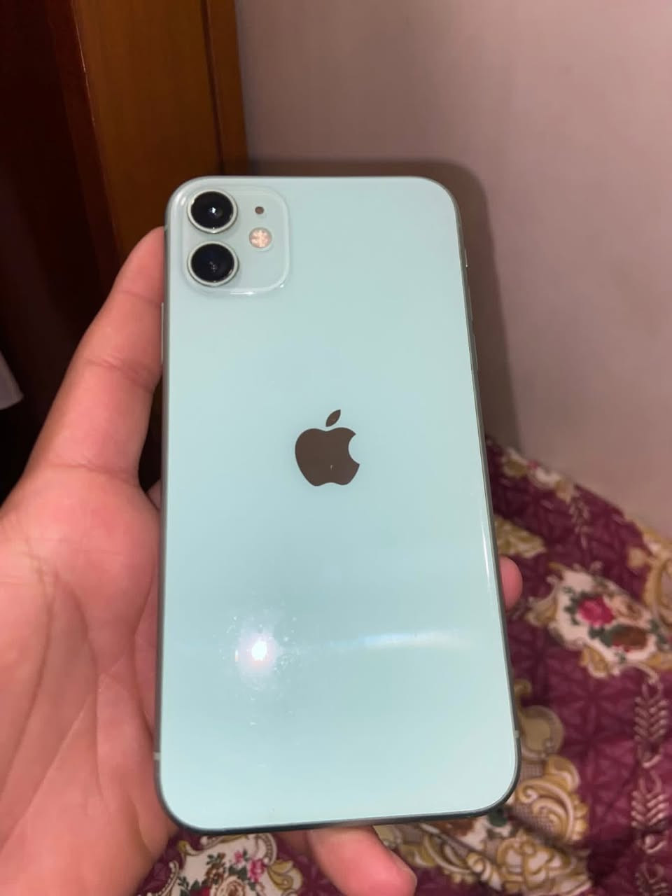 سلام عليكم ١١عادي للبيع جهاز نظيف فقط مستبدل شاشة اصلية شرططط ول فيس إيدي متوقف بطارية ٨١ذاكرة ١٢٨جهاز جديد سعر200وبي مجال قليلل مكاني حي اور رقم ***********
