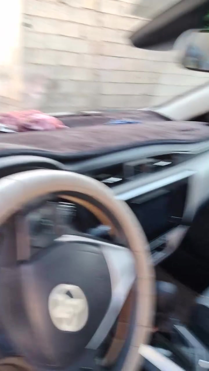 سياره كورولا للبيع موديل 18 سياره نظيفه وحلوه بها ارباك طاق سعرها 150 وبي مجال رقم ***********
