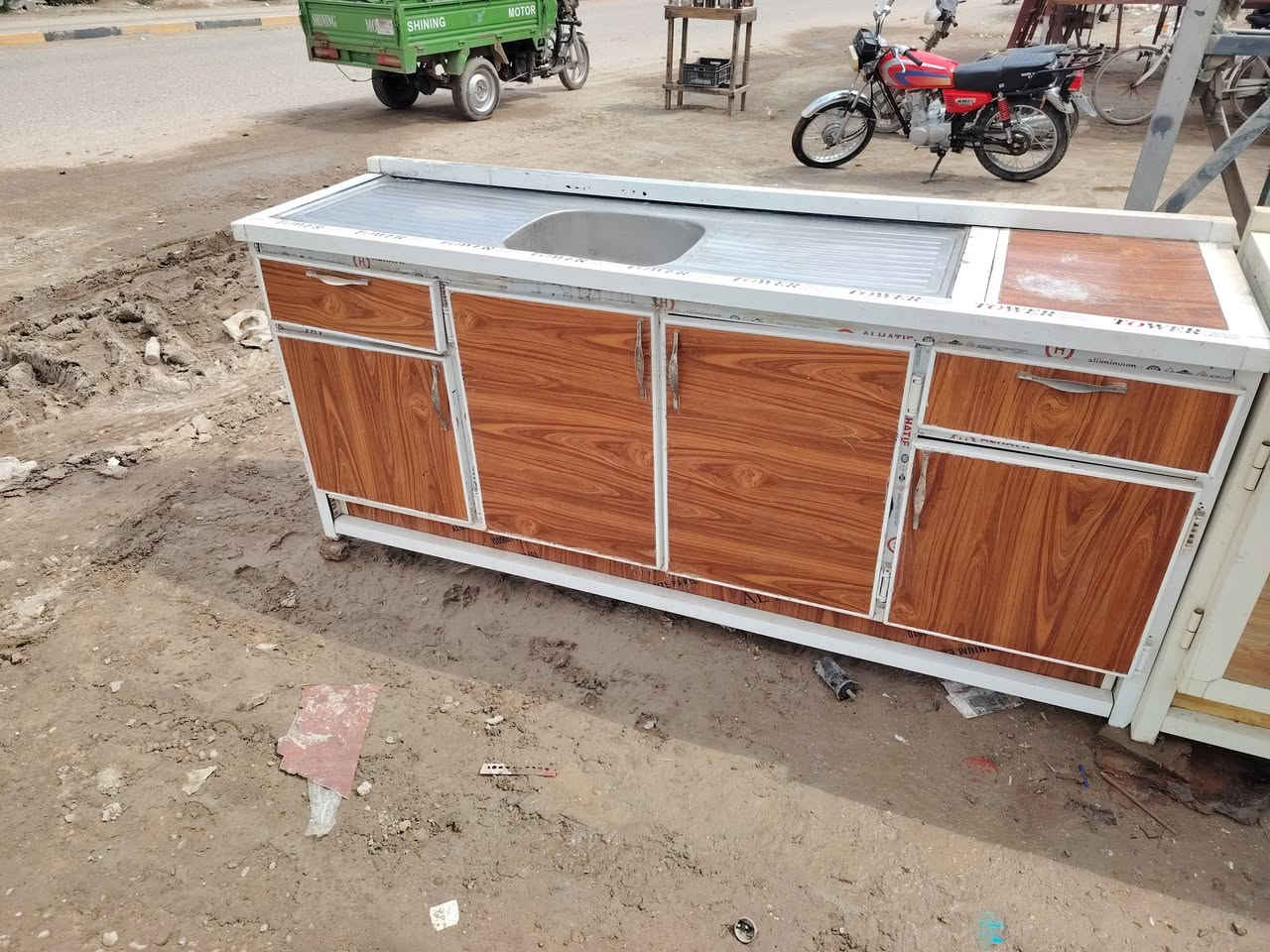 كونترات لبيع كلمن وسعره مكان حله ورديه خارج قرب مستشفى الكفيل وهذه رقمي *********** بيه وتساب ويرهمن مراوس وشتري جميع لكاونترات حتلو مكسر مكيفات سبالت عطلانه شتري
