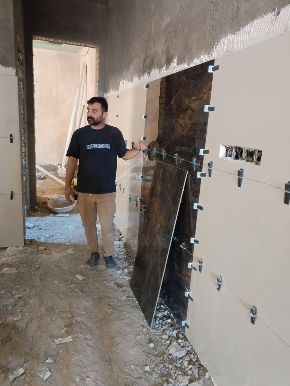 سلام عليكم خلفه سيراميك بورسلين مرمر جداري أرضي درجه اولى مكان نجف ***********
