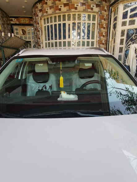 سورينتو 2024  للبيع
محرك 6 سلندر تشمل مواصفات هذه الفئة نظام دخول بصمة ذكي، تشغيل عن بعد، كاميرا خلفية، حساسات أمامية وخلفية، شاشة لمس مع آبل كار بلاي، وفتحة سقف بانورامية..

مواصفات المحرك

نوع المحرك: V6 بنزين

سعة المحرك: 3.5 لتر

القوة: 272 حصانًا

عزم الدوران: 332 نيوتن متر

ناقل الحركة: أوتوماتيكي بـ 8 سرعات

نظام الدفع: امامي

أبرز المواصفات الخارجية

مصابيح أمامية LED مع كشافات

مصابيح خلفية LED

جنوط مقاس 19 بوصة

حساسات أمامية وخلفية

كاميرا خلفية

باب خلفي كهربائي 

أبرز المواصفات الداخلية والتقنيات

نظام دخول بصمة ذكي وتشغيل عن بعد

مقاعد أمامية كهربائية قابلة للتعديل

مقود جلدي متعدد الوظائف

شاشة لمس تدعم آبل كار بلاي

شاحن هاتف لاسلكي

مثبت سرعة

نظام مناخ ثنائي التحكم

أوضاع قيادة متنوعة

نظام تثبيت السرعة على المنحدرات

نظام منع الانزلاق

ستائر جانبية خلفية 
سيارة جديدة عداد المسافة 21 الف كيلو متر فقط
السعر 325 ورقة وبيها مجال حك الجية للطيبين وللشراي الجناي
***********
