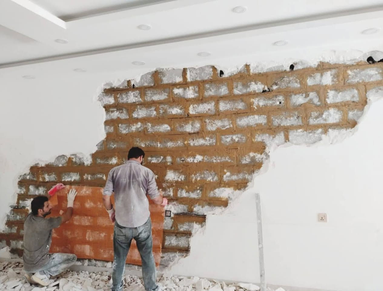 ***********⬇⬇⬇⬇⬇⬇⬇⬇
+ئەگەر ئەتەویت بەیەکجاری ڕزگارت بیت لەدرزی دیوار
* ئەگەر درزی دیواری خانوەکەت بێزاری کردوی
* ئەگەر چەند جاری تر چاکت کردۆتەوە و دوبارە درزی داوەتەوە
* ئەگەر تاکو ئێستا نەت زانیوە کە چارەسەری بنەڕەتی هەیە

ئێستا لای ئێمە بە ضمان چارەسەر دەکرێت:

+ بە ضمانی چەند ساڵ؟
- ساڵێک و دوو ساڵ نا ....
+ ئەی ؟ 
- تا تەمەنی بیناکە ....
+ درزەکە چەند کرابێتەوە چاک دەکرێت ؟ 
- ١ ملم و ٢ ملم نا .....
+ ئەی ؟ 
- تا ٥٠ ملمیش ضمانی دەکەین .....
تاکە شوین بوین کەچارەسەری درزی دیوارمان  کردووە بوینەتە متمانە خاوەن مال وپڕۆزەکان.

بە ستافی زۆر شارەزا و ڕاهێنرا و 
بە سەرپەرشتی ئەندازیار بە ئەزمونی ١٠ ساڵ کارکردن لەو بوارەدا .....
❤moor group❤
بۆزانیاری زیاترپەیوەندیمان پیوەبکەن:
0772 525 43 13
0770 214 55 46

ئیمە تەنیا بەرپرسین لەوکارانەی کەلەڕیگەی ئەم زمارە موبایلەوە تەلەفونمان بۆکراوە چونکە ڕەسمی کارەکانمان زۆربەی براوە لەڕیگەی چەن پەیجیکەوە ڕیکلام بۆخۆیان ئەکەن تەنیا بەپرسین لەم زمارەموبایلە کەدامان گرتوە. السليمانية, العراق
