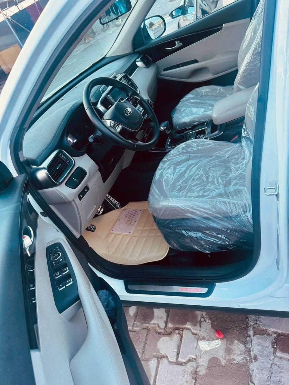 🚗 كيا سورنتو 2020 خليجي للبيع
الموديل: 2020

 المواصفات: خليجي

 المحرك: [ 6 سلندر )

ماشيه:( 152)

 اللون: أبيض

السياره مكفوله كفاله عامه بعده عل وضع الشركه 

 رقم السياره : ( سليمانيه دولي بسمي هزه وسنويه جديده )

🔹 المواصفات والميزات:

السياره فول مواصفات عده ال بنوراما 

 [اً: بصمة تشغيل وبصمة أبواب]

 [شاشة كبيرة، كاميرا دوارة، حساسات خلفية وأمامية]

 [كراسي جلد / مخمل، كراسي كهرباء]

 [تحكم ستيرن كامل، تحديد سرعة]

 [وضعيات قيادة متعددة] 

📍 تفاصيل البيع:

 المكان: [صلاح الدين بيجي ]

 السعر: [245]

 للتواصل والاستفسار:( *********** )(***********)
