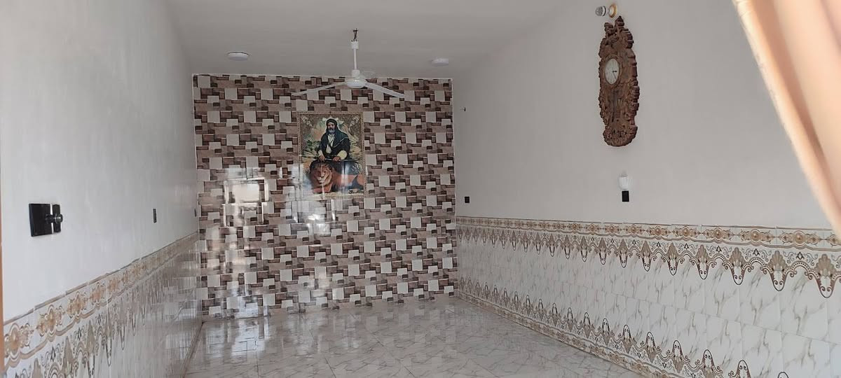 دار للبيع نهايه شارع 30 ذاك الصوب السعر 50وبيه مجال اتصل على الرقم ***********
