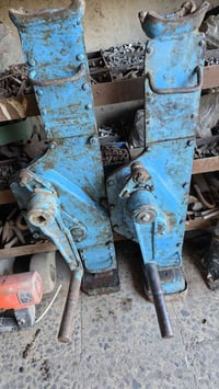 جك عفريت ١٠ طن عدد٢ سعر ١ ١٥٠ بي مجال لاستفسار ٠٧٧٢٥١٩٠٣١٠