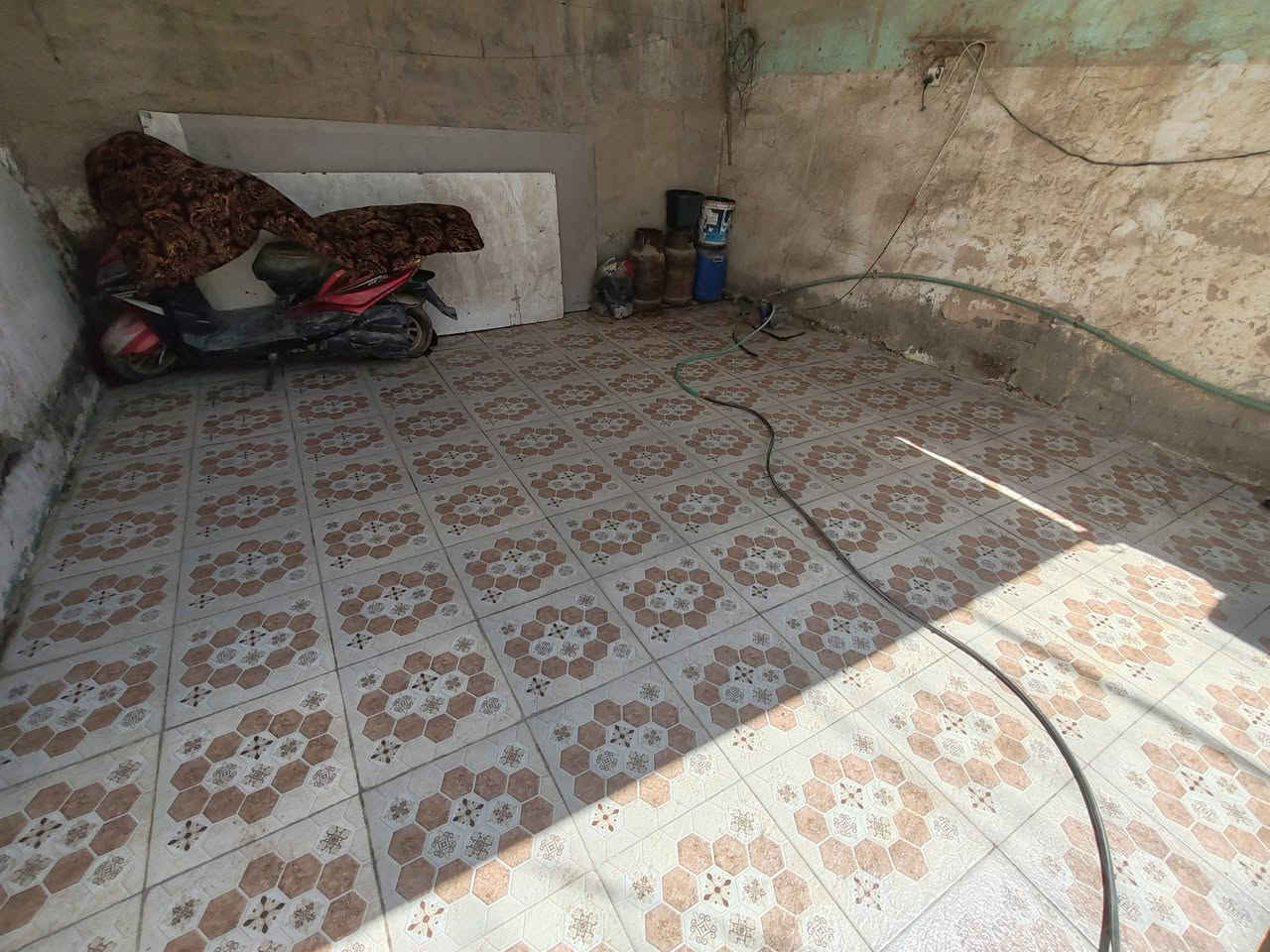 ✨ دار للبيع – حي علوش
📍 فرع مؤسسة الشيخ مكصد (رحمه الله)
🏠━━━━━━━━━━━━━━━━━━━━🏠
📐 مساحة السند: 144 م²
📏 المساحة الفعلية: 200 م²
📄 طابو صرف
───────────────
🛏️ 3 غرف نوم
🛋️ صالة واستقبال
🍽️ مطبخ
🚿 مجمعات صحية داخلية وخارجية
───────────────
💰 السعر: خاص للجادين
📞 ***********
📩 واتساب / ماسنجر
───────────────
⚠️ يرجى سكرين المنشور والتواصل خاص
🏠
