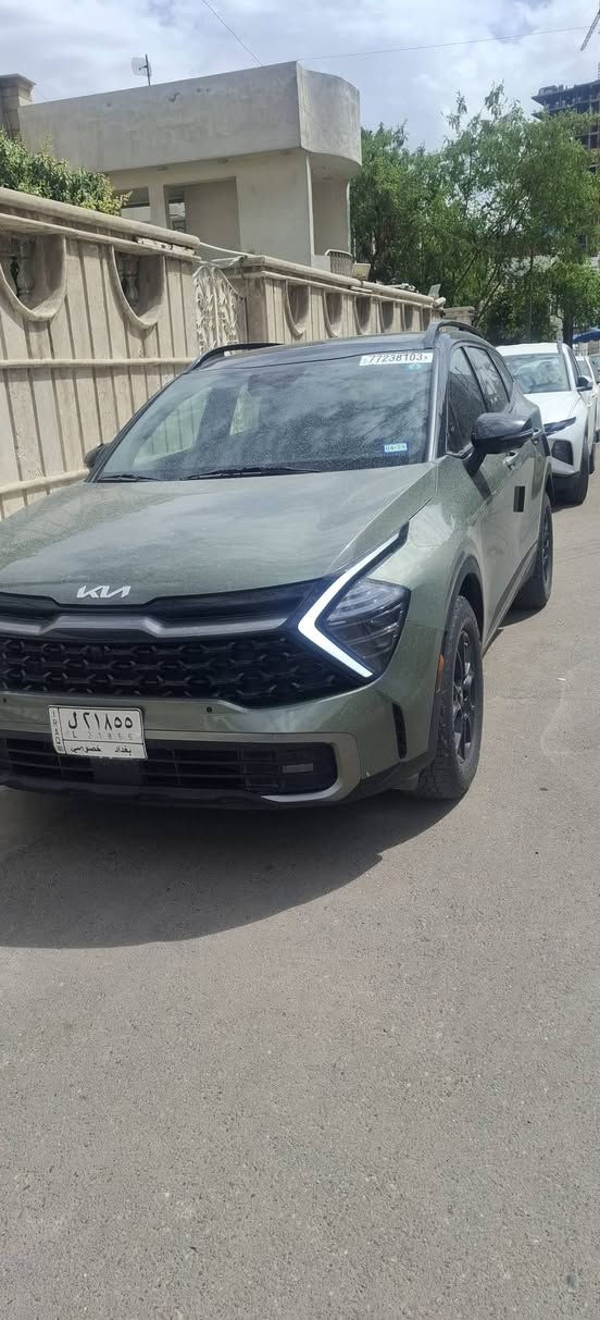 سبورتج ٢.٢٣فوووول مواصفات للأخير كاميرات رادارات بصمه كشن تدفئه تبريد بانوراما فئه اكس برو  زيتوني مثل مموضح بالصوره داخل زيتوني حادث بنيد ومبدل نفس اللون ولا نقطه صبغ ابد 
مكان السياره كراده عرصات قرب قريه دجله والسعر ٢٤٠ وبيها مجال 
للاتصال ***********
