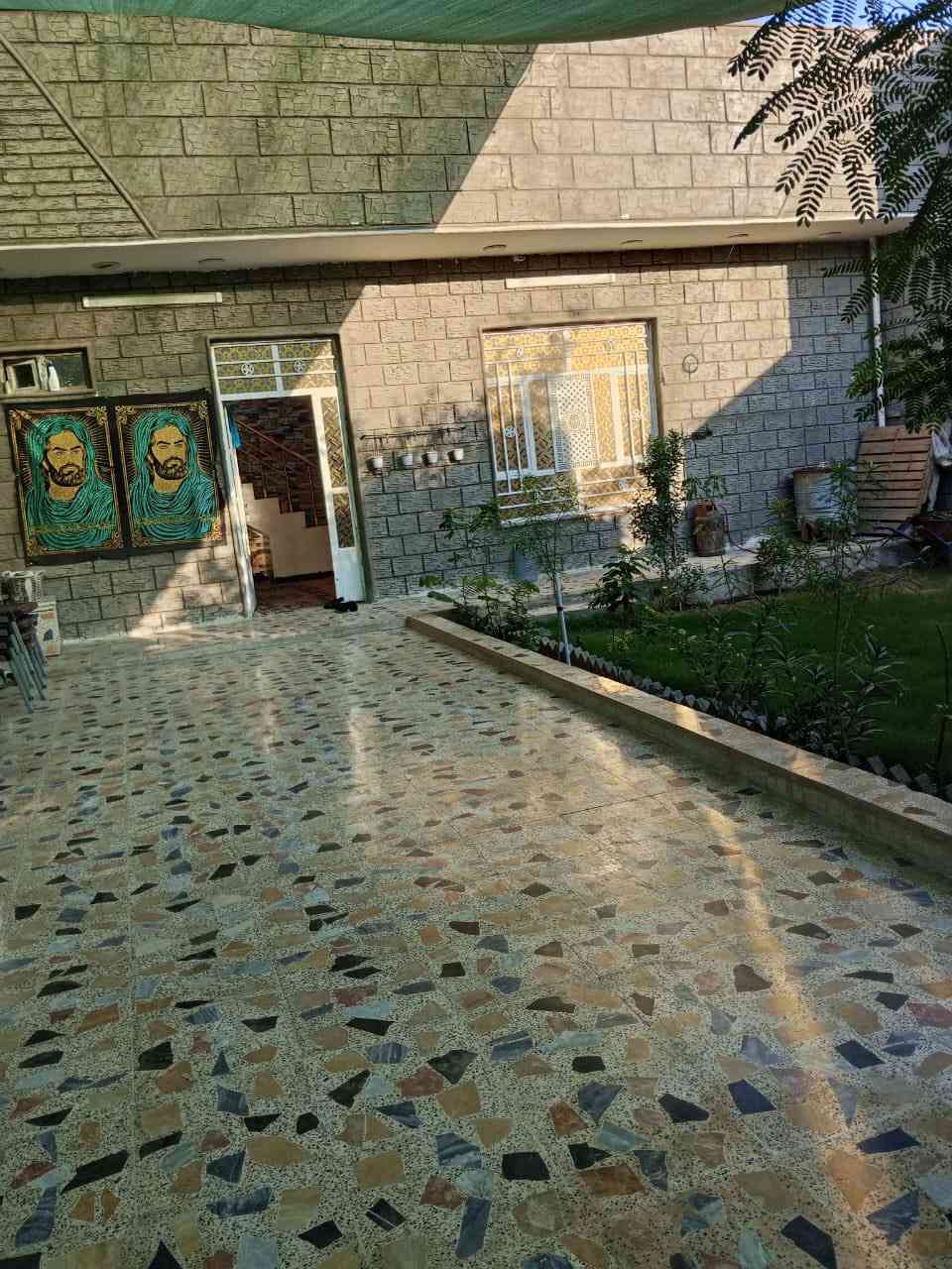 سلام عليكم بيت 200مترً في الدوره البوعيثه نزلت جسر المعسكر بناء حديث الملحقات غرفه الضيف مع مطبخ مع ترك مع غرفه نوم وصحيات داخلي وخارجي الاستفسار الرقم ***********
