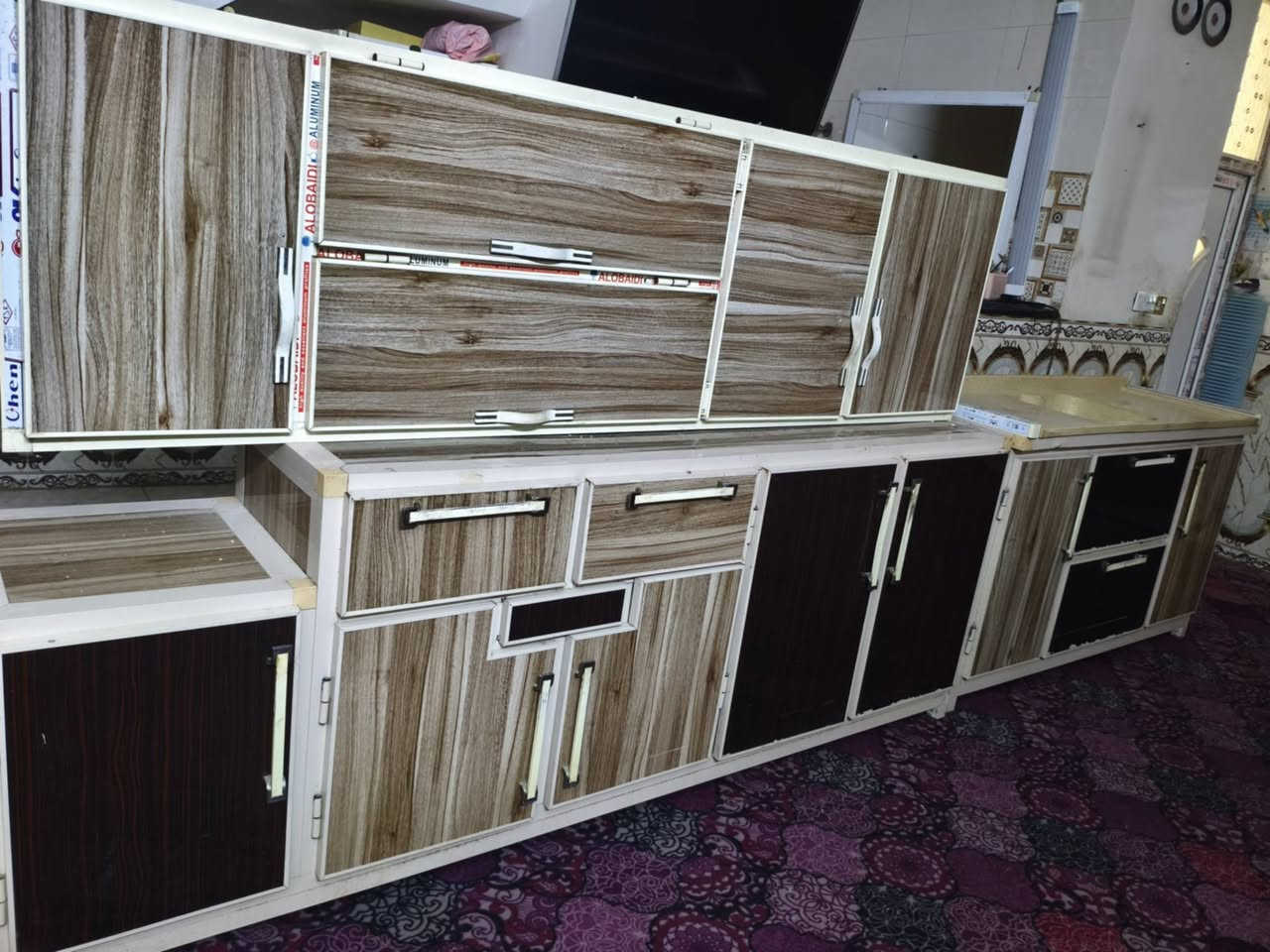 كاونتر تزكام ٣قطع اخو الجديد
الكاونتر مترين ونص والملحق مترين ونص والسنك  متر ونص مرمر 
مكاني بغداد منطقه الرشاد 
الشراي يتصل ***********
