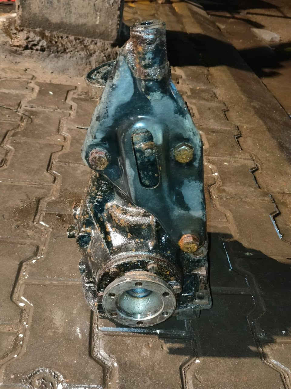 السلام عليكم شباب
إكسل bmw 525 مقفول للبيع مال ساحه رقم 4.15
 شلعه بطناش معدل حلو ومكفول من الصوت والبوش
نزلته من سيارتي واخذت بلاد لان ما احتاجه
سعره 200
مكاني البصره المعقل ***********
