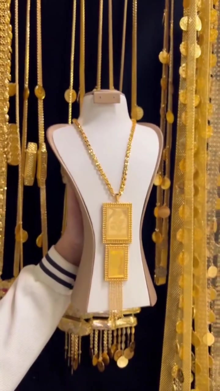 *🎉 عيدية شانيل وصلت 🎉
 أناقتك ما تنقاس بالسعر... سوينالك هدية على كل طلبية:

*🛍️ تسوقي بـ 25,000 دينار*  احصلي على هديه مجانيه 
 اسوارة ذهب برازيلي *أو* قلادة برازيلي - اختاري اللي تحبين

*🛍️ تسوقي بـ 50,000 دينار*  احصلي على هدية شانيل 
ساعة  الفخمة + اسوارة هدية

*🛍️ تسوقي بـ 100,000 دينار*  احصلي على هدية=  طقم قلاده أو  ساعه مع اسوار  من شانيل 👑

✅ ضمان لون وجودة سنة كاملة  
🎀 تغليف هدايا أحمر فخم مجاناً  
⚠️ العرض ساري لنهاية العيد أو نفاذ الكمية فقط!

*شوفي كل التشكيلة والهدايا على صفحتنا:*  الانستكرام 

https://www.instagram.com/__sabreen__sabreen__?igsh=MTRydHBtaHYyaHVsbA==

رابط الفيسبوك
 
https://www.facebook.com/100064160010015/posts/1390888486393139/

يتوفر واتساب.     ‏‪***********‬‏

يتوفر توصيل داخل العراق و جميع محافظاته
