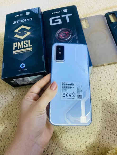 للبيع انفنكس جي تي 30 برو ألون أبيض مع فريز وكامل الملحقات وكفرين الشاشة 140 فريم ويشغل ببجي 120 فريم الشاشة آمو لد ويوجد في الظهر لد أبيض في الاعاب النضافه 100/100 ويدعم الشحن السريع ولشحن لاسلكي وياه شاحنته السعر 330 ألف المكان(المكرمه) ***********

