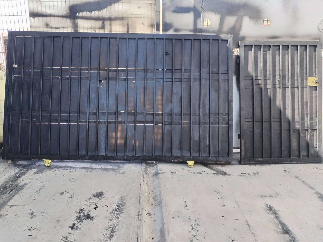 أبواب حوش سلايت عدد 3 نضاف فول بسعر مناسب للبيع الاستفسار 👈📞 ***********
