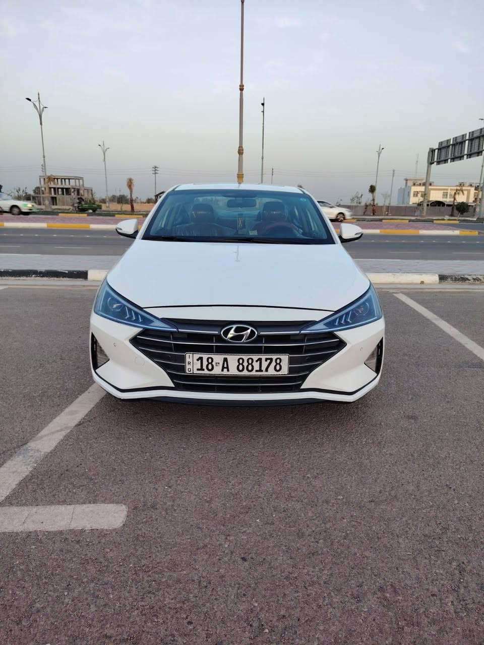 السلام عليكم سياره مديل 2020 خليجي فول فتحه مري شفط حساس امامي وخلفي محرك 2000 دوش السعر157 وبيه مجال حك الجيه العنوان النجف رقم السياره بابل ***********
