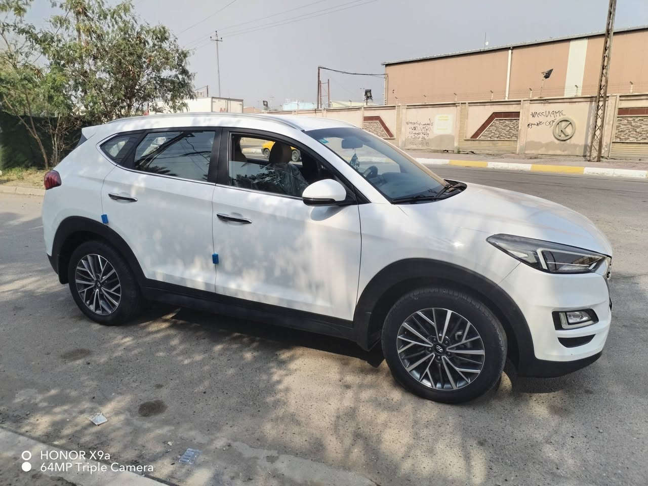 السلام عليكم توسان ٢٠٢٠ خليجي رقم بغداد بسمي فول مواصفات بصمه كشنات كهرباء خمس عدسات شاسه كامره ٣ انظمه قياده دوشمه جديده   عدى البانوراما سياره نضيفه جدا محرك ٢٠٠٠دوش سياره جاهزه من كلشي صبغ بالهلال خلفي فقط اثر شخط بسيط السعر ١٩٢ للاتصال *********** مكاني بغداد حي الجامعه
