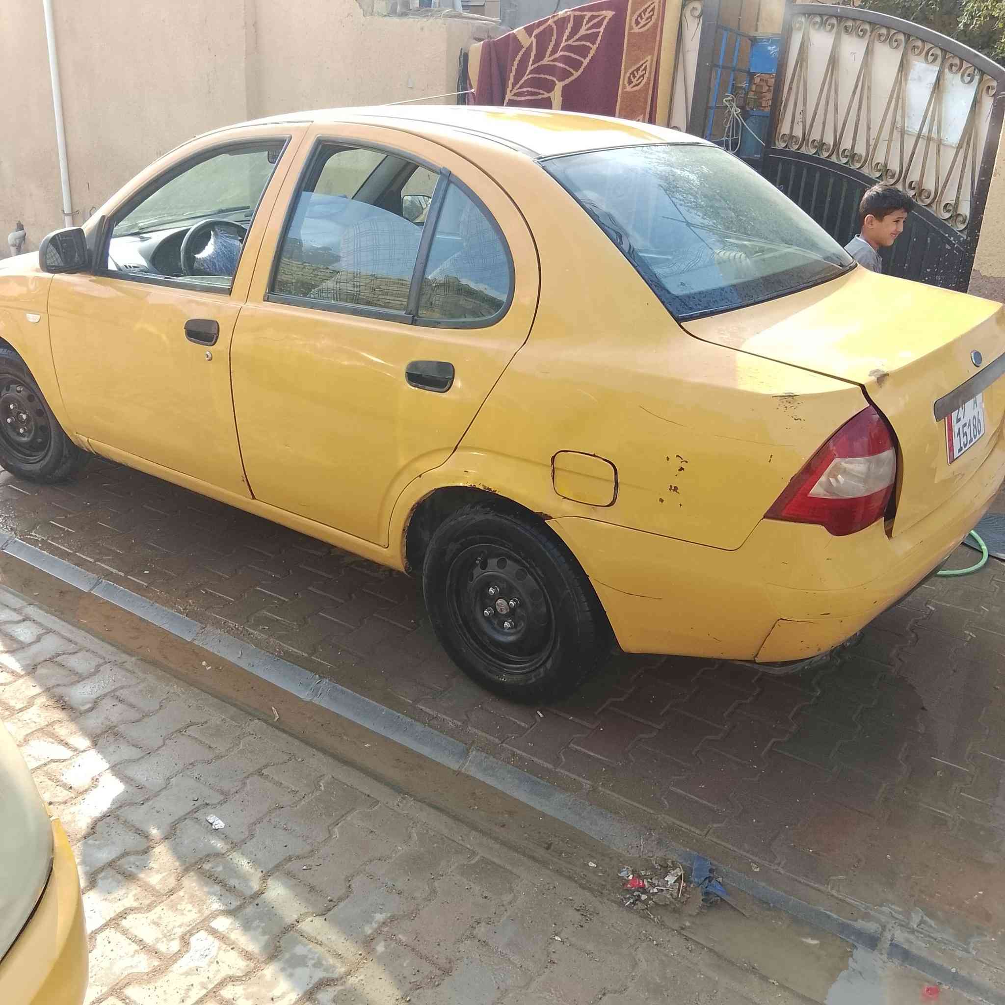 طيبه ٢٠١٥ كير مكينه نضاف تبريد شغال سنويه مساقطه سياره ممطلوبه ولا ربع مصفره من كلشي راعيه جارنه السياره بيهه خياسات دوس  وبيهه ضربه ع بارد بالجنطه بسيطه سياره عضمهه نضيف نصبه حلوه  مكان كوت حي الجهادد. السعر ٣٢
***********
