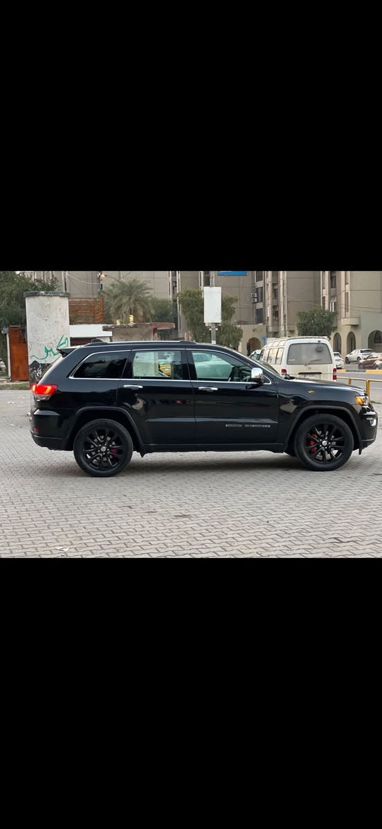 جيب موديل 2018 شيروكي 
حجم المحرك: 3600
المشي: 60 ميل 
دفع رباعي 4×4 ✅
السعر: 207 ورقات وبيه مجال بسيط 
الحوادث: جاملغ وبنيد. فقططط بدون شاهي ولغد سليمه 
للامانه مكينه نجفته بساتم 14 ومابين اي نقص انسه شي اسمه دوانز 
السيارة نظيفة وجاهزة للفحص
📩 للتواصل ***********
ملاحضه سياره للبيع أو المراوس حسب القناعه
