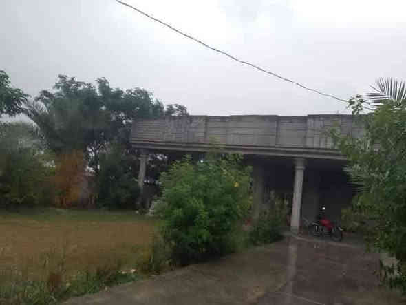 بيت للبيع المساحه ١٠٠٠ متر في شهربان منطقه البينكاني الصدراني مقابل حسينيه المنتضرالسعر ٥٠  وبي مجال
👈 رقم صاحب البيت ***********..
