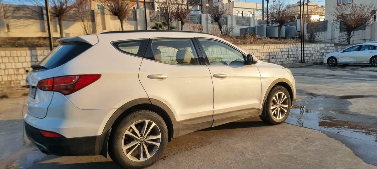 هۆندای سەنتافي 
مۆدیل 2016 
سەنە وی تا ٢٠٢٧ تازەیە
سێ ڕیز کوشن 
برێکی قاچ 
ڤۆلوێم شاشە کامێرە 
سۆنەریم داناوە

*********** السليمانية, العراق
