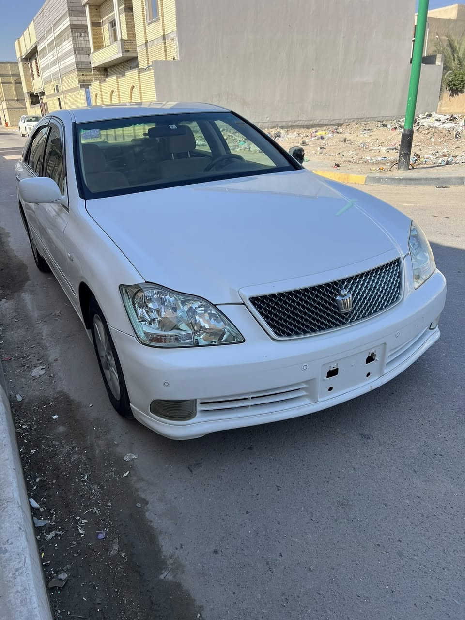 السلام عليكم شاهينه تسجيل جديد مزاد دخول جديده رقم بصره انكليزي باقي فقط على رقم  كفاله  سياره جديده على وضع الشركه ماشيه 60 الف موديل  2004 كرستال اصل بها فقط طختي داخل صوره بصمه سوده بلوتوث حساسات امامي خلفي كامره خلفيه  لايت دوار مكان السياره  
البصره الزبير ‏‪***********
