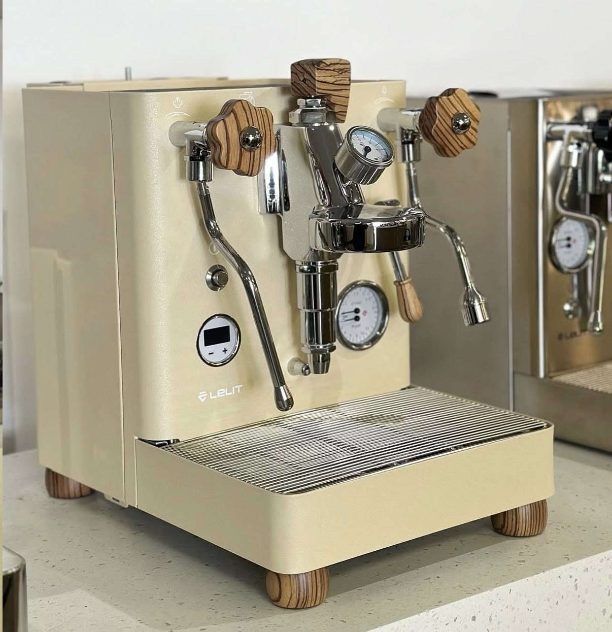 جميل جمال 🫠


**إذا كنت صاحب هذا الإعلان وتريد حذفه لأي سبب، رجاءا أرسل رسالة إلى الدعم الفني**