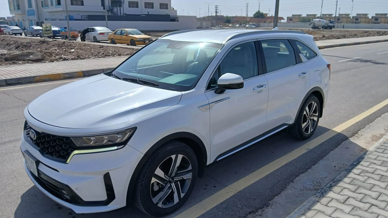 السلام عليكم   سورنتو موديل 2021 خليجي السياره كفاله عامه من كلشي ما عده اربع اصابع بارد بالجاملغ الايمن الامامي   المواصفات فول ما عدا البنوراما رقم واسط تحويل ثاني يوم السعر 267  وبيه مجال بسيط جدآ  رقم الهاتف ***********
