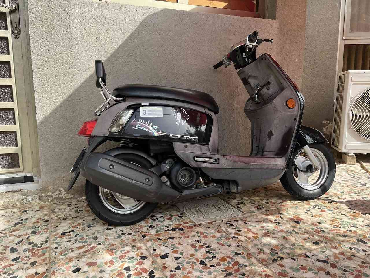 السلام عليكم 
دراجه بوليس 2011 
الدراجه مكفوله كفاله عامه 
مختمه من الطول لطول وختم واحد ويا المكينه 
بيها منضومه زنون قويه كلش تخم تاير جديد
سعر مليون وخمسين وبيها مجال 
***********
