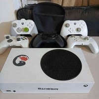 Xbox series s نضيف لا مصلح ولامفتوح وجهاز نضيف لوك ستيكر -جوستكات -الا...