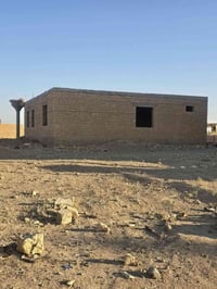 للبيع دار في حي الزهور مقابل الاطفاء عكس الوجه يحتوي ع غرف عدد ٢ وديوا...