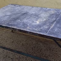 ميز حديد للبيع  الطول 150 العرض93 الارتفاع72 السعر 50 الف  للاستفسار 0...