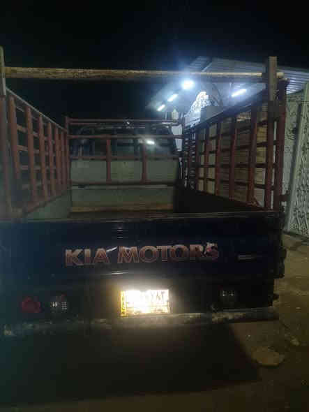 كيا حمل(موديل 2007) محرك 3000 وكير وتبريد وتخم تاير كله جديد (سياره مابيها نقص جاهزه)   (سنويه 27) رقم بغداد مشروع وطني 
(فقط بيها جراد)  مكاني العماره (سعر 80)
. 
رقم صاحب سياره ***********
