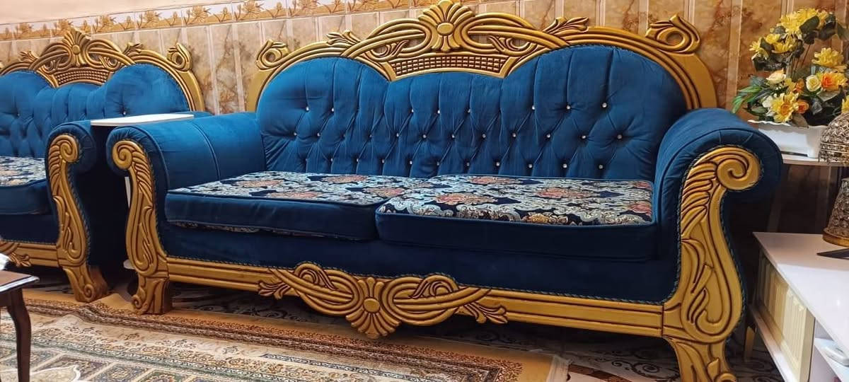 سلام عليكم تخم ملكي تفصال 10 مقاعد نضيف جدا لبيع مكان بغداد التاجي تصال على الرقم *********** اي
