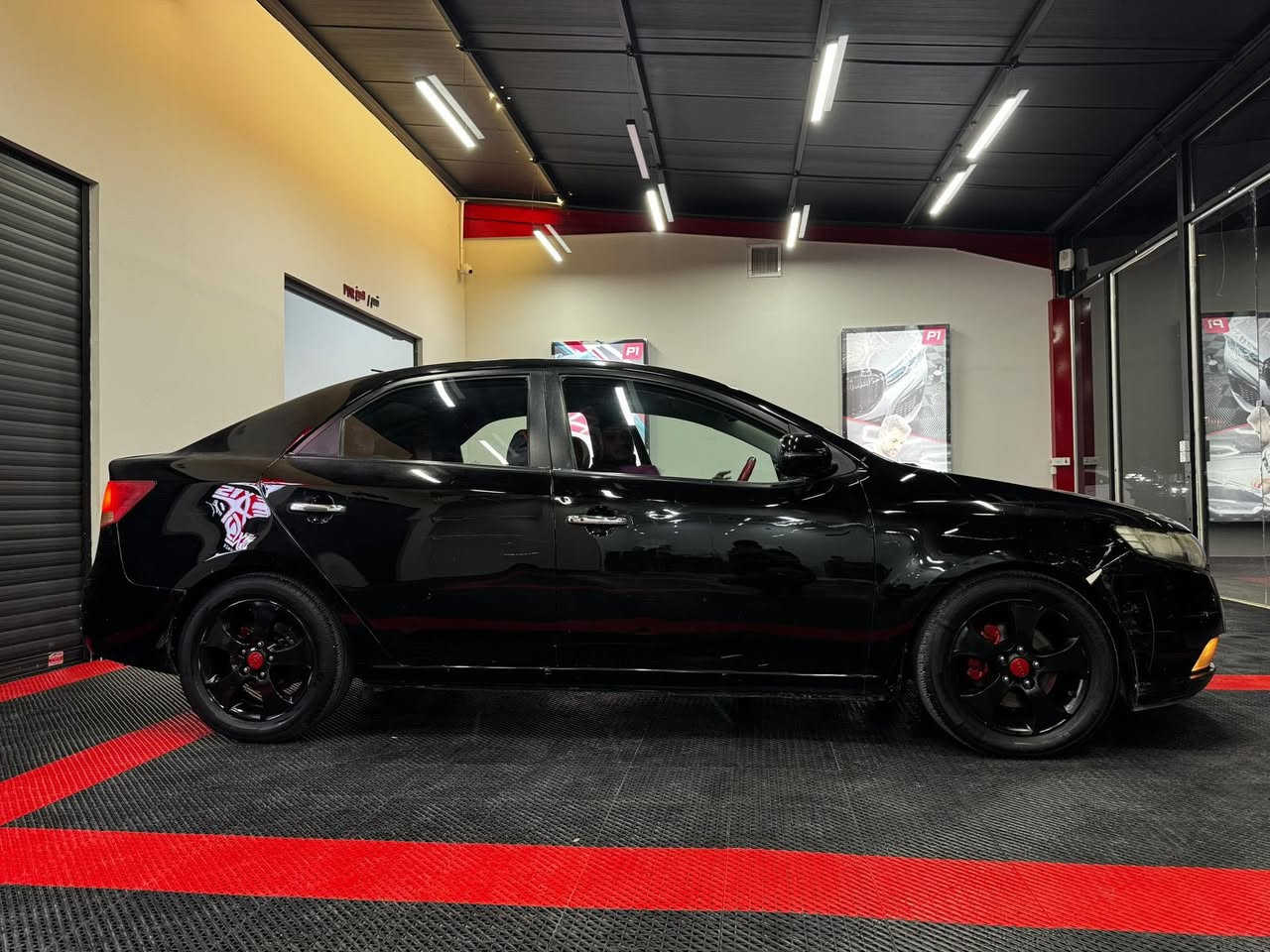 سلام عليكم سيراتو موديل 12 كفاله عامه من الصبخ والمعجون والضربه كير محرك مكفولات تبريد تدفئة حداديه كله جديد السياره مال جناي  فول مواصفات للاخير فتحه تحكم بصمة اشاير مري تبريد بيانو فول فول 
سعرها 93 وبيها مجال قليل رقمي ***********
